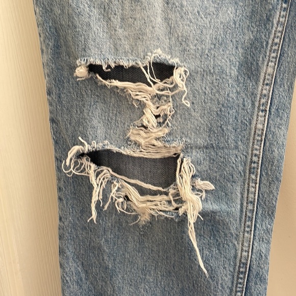 Aritzia Denim Forum - The BF High Rise Loose - Light Wash - L28 W29 - Picture 5 of 16